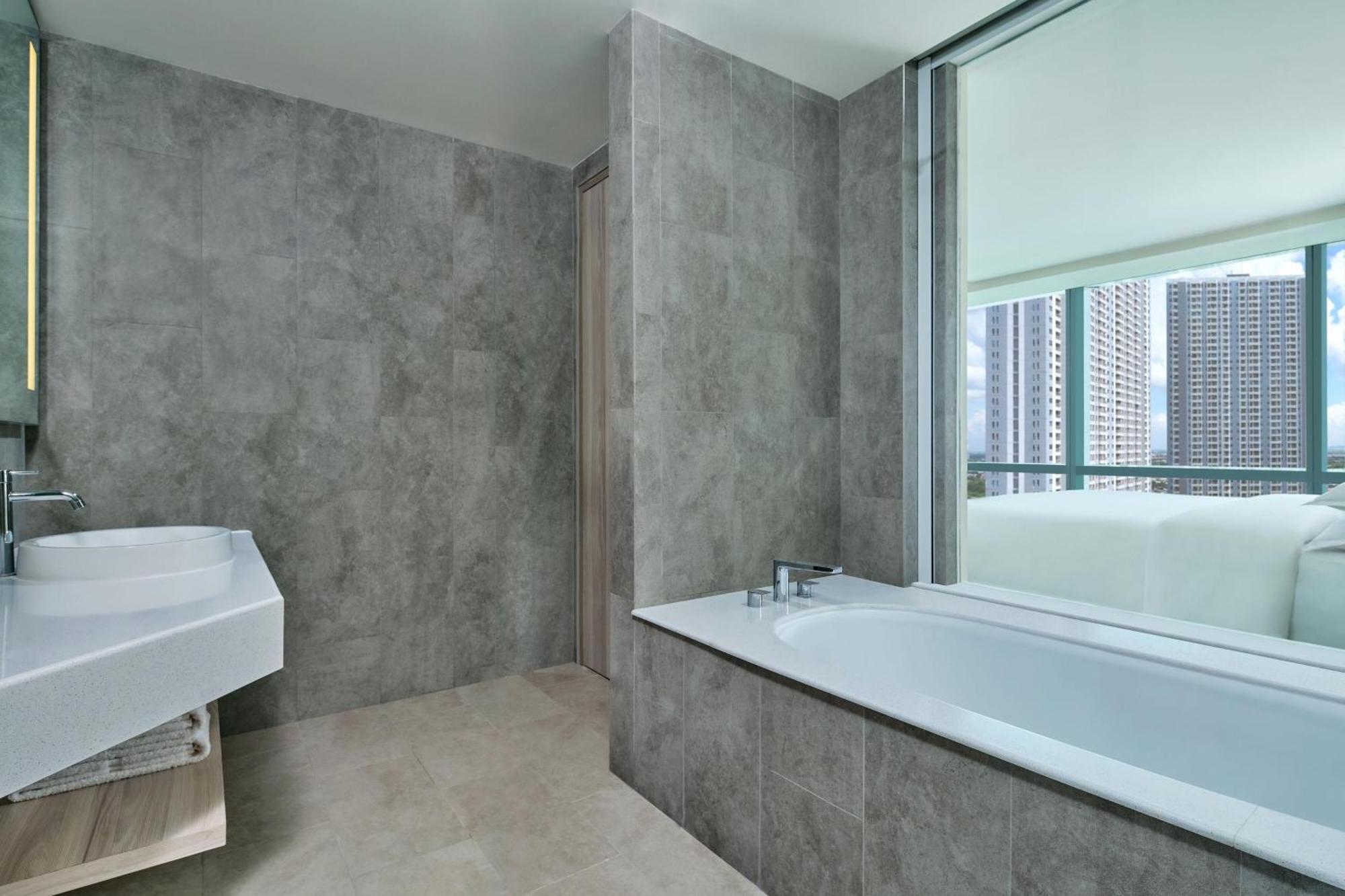 Four Points By Sheraton Surabaya, Pakuwon Indah Εξωτερικό φωτογραφία