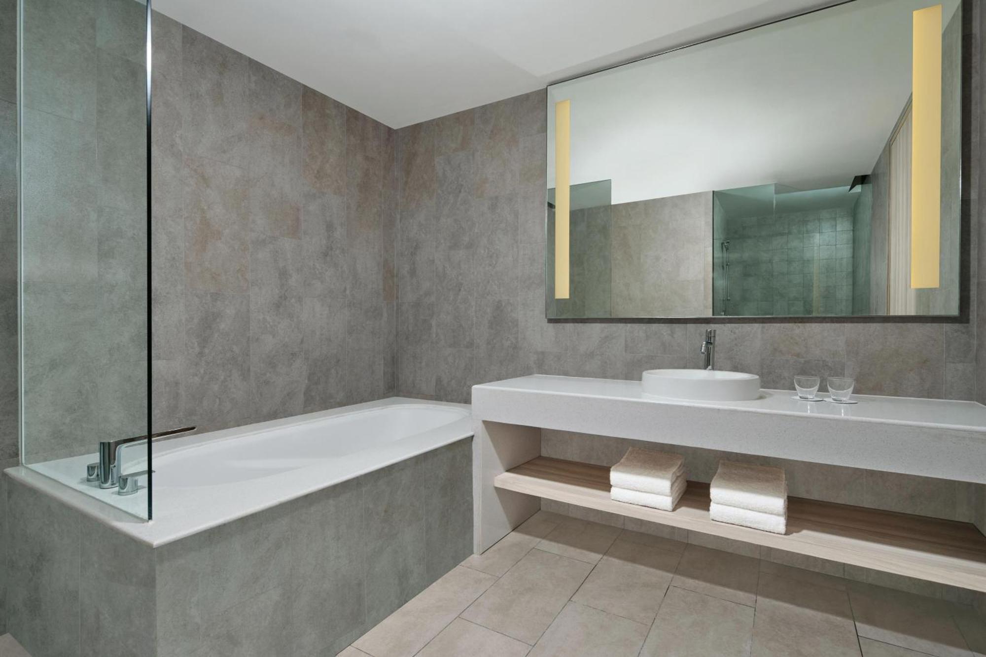 Four Points By Sheraton Surabaya, Pakuwon Indah Εξωτερικό φωτογραφία